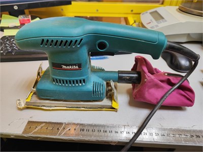 Шлифмашина Makita BO3700 890000647671