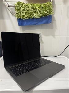 Ноутбук Apple MacBook Pro 13 (2017, два порта Thunderbolt 3) 8/128 ГБ 890000657642