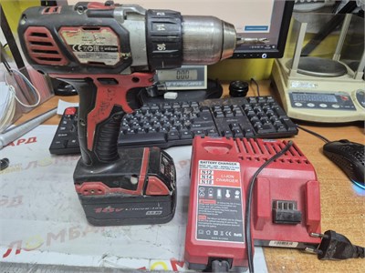 Аккумуляторная дрель-шуруповерт Milwaukee M18 BDD 890000657864