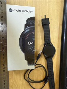 Умные часы Motorola Moto Watch 100 890000630147