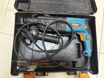 Перфоратор BORT BHD-900 890000657506