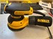 Эксцентриковая шлифмашина DeWalt DWE6423-QS 890000764257